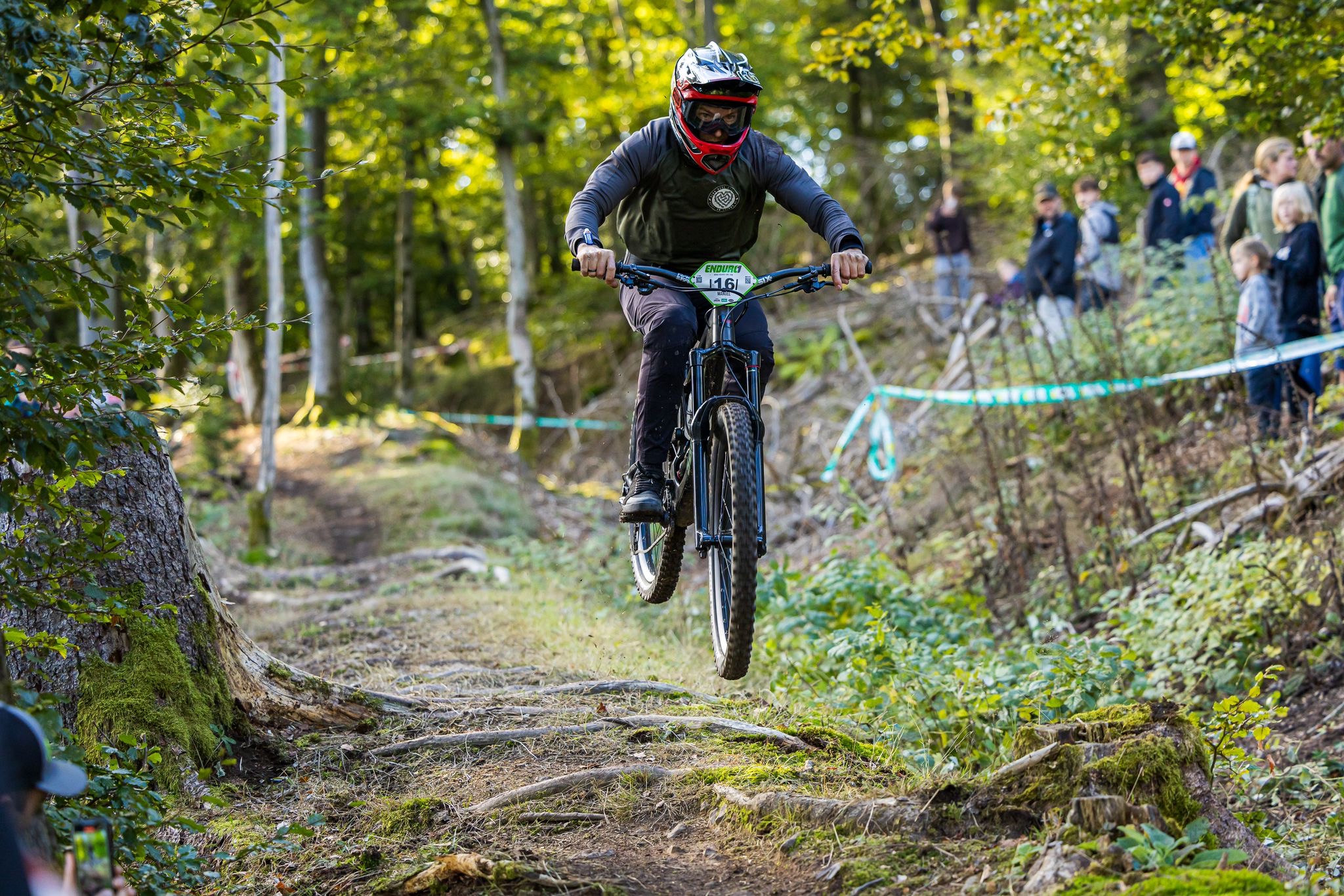 Wie fährt man richtig Mountainbike? Die 4 Schlüssel zur perfekten Fahrtechnik